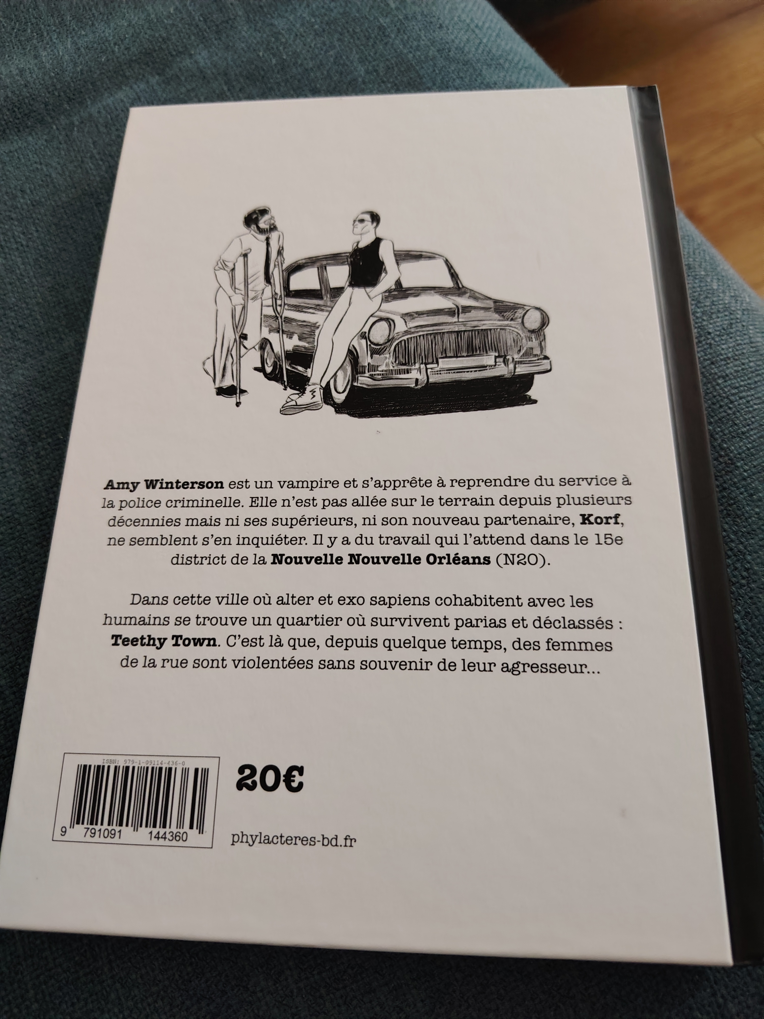 Résumé imprimé au dos de What She Is